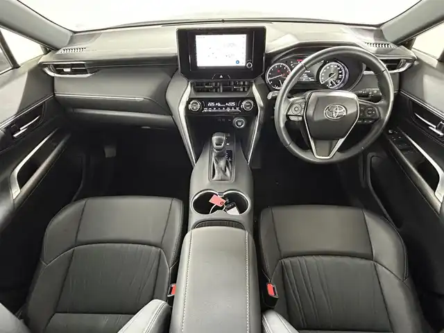 トヨタ ハリアー G 佐賀県 2023(令5)年 1.9万km ブラック 純正8インチディスプレイオーディオ/フルセグTV/Bluetooth/Miracast/バックカメラ/衝突被害軽減システム/デジタルインナールームミラー/ブラインドスポットモニター/レーダークルーズコントロール/レーンアシスト/ロードサインアシスト/パーキングサポートブレーキ/オートライト/オートマチックハイビーム/電子パーキング/ブレーキホールド/LEDヘッドライト/LEDフォグライト/ビルトインETC2.0 /前後ドライブレコーダー/パワーバックドア/運転席パワーシート/ハーフレザーシート/ISOFIX対応/純正18インチアルミホイール/純正フロアマット/スマートキー/スペアキー×１