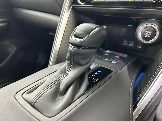 トヨタ ハリアー G 佐賀県 2023(令5)年 1.9万km ブラック 純正8インチディスプレイオーディオ/フルセグTV/Bluetooth/Miracast/バックカメラ/衝突被害軽減システム/デジタルインナールームミラー/ブラインドスポットモニター/レーダークルーズコントロール/レーンアシスト/ロードサインアシスト/パーキングサポートブレーキ/オートライト/オートマチックハイビーム/電子パーキング/ブレーキホールド/LEDヘッドライト/LEDフォグライト/ビルトインETC2.0 /前後ドライブレコーダー/パワーバックドア/運転席パワーシート/ハーフレザーシート/ISOFIX対応/純正18インチアルミホイール/純正フロアマット/スマートキー/スペアキー×１