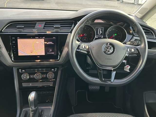フォルクスワーゲン ゴルフ トゥーラン TSI コンフォートライン 千葉県 2018(平30)年 1.5万km 白 ワンオーナー/純正ナビ/AndroidAuto/AppleCarPlay/フルセグTV/CD・DVD/Bluetooth/フルセグTV/バックカメラ/ETC2.0/ドライブレコーダー/プリクラッシュブレーキシステム/アダプティブクルーズコントロール/オートホールド/ステアリングスイッチ/純正16インチアルミホイール/純正フロアマット/保証書・取扱説明書