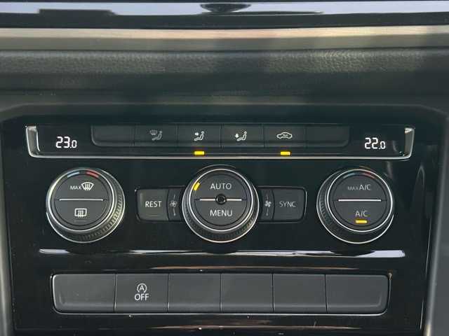 フォルクスワーゲン ゴルフ トゥーラン TSI コンフォートライン 千葉県 2018(平30)年 1.5万km 白 ワンオーナー/純正ナビ/AndroidAuto/AppleCarPlay/フルセグTV/CD・DVD/Bluetooth/フルセグTV/バックカメラ/ETC2.0/ドライブレコーダー/プリクラッシュブレーキシステム/アダプティブクルーズコントロール/オートホールド/ステアリングスイッチ/純正16インチアルミホイール/純正フロアマット/保証書・取扱説明書