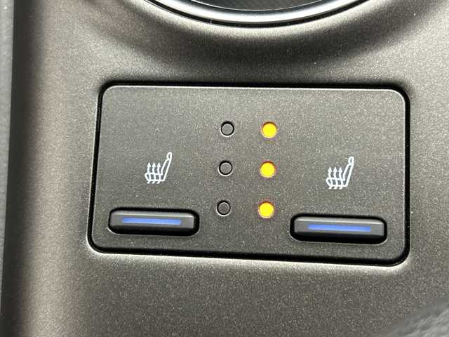 トヨタ カムリ WS 三重県 2023(令5)年 2.4万km アティチュードブラックマイカ /禁煙車//純正9インチディスプレイオーディ//バックカメラ//トヨタセーフティセンス　//衝突軽減ブレーキ　//レーンキープアシスト//リアクロストラフィックアラート//レーダークルーズコントロール　//ブラインドスポットモニター//オートハイビーム　//前後クリアランスソナー　//前席パワーシート　　//前席シートヒーター//ハーフレザーシート //社外前後ドライブレコーダー//サイドカーテンエアバッグ