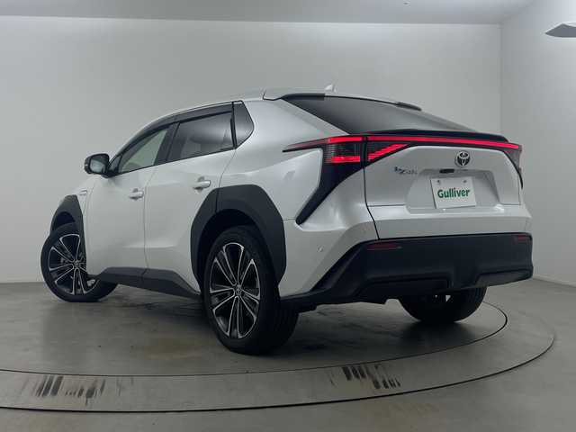 トヨタ ｂＺ４Ｘ Z 埼玉県 2022(令4)年 1.7万km プラチナホワイトパールマイカ JBLサウンドシステム/純正ディスプレイオーディオ/　(Bluetooth/Miracast/USB/FM/AM)/フルセグテレビ/全方位カメラ/ビルトインETC2.0/ドライブレコーダー/パワーバックドア/ブラインドスポットモニター/レザーシート/デジタルインナーミラー/パーキングアシスト/レーダークルーズコントロール/衝突被害軽減ブレーキ/車線逸脱警報/クリアランスソナー/パワーシート/エアーシート/シートヒーター/ステアリングヒーター/電子パーキングシステム/ブレーキホールド/プッシュスタート/オートLEDライト/オートハイビーム/純正フロアマット/純正20インチアルミホイール