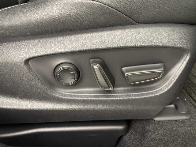 トヨタ ｂＺ４Ｘ Z 埼玉県 2022(令4)年 1.7万km プラチナホワイトパールマイカ JBLサウンドシステム/純正ディスプレイオーディオ/　(Bluetooth/Miracast/USB/FM/AM)/フルセグテレビ/全方位カメラ/ビルトインETC2.0/ドライブレコーダー/パワーバックドア/ブラインドスポットモニター/レザーシート/デジタルインナーミラー/パーキングアシスト/レーダークルーズコントロール/衝突被害軽減ブレーキ/車線逸脱警報/クリアランスソナー/パワーシート/エアーシート/シートヒーター/ステアリングヒーター/電子パーキングシステム/ブレーキホールド/プッシュスタート/オートLEDライト/オートハイビーム/純正フロアマット/純正20インチアルミホイール