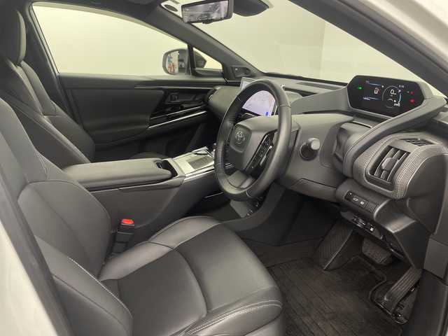 トヨタ ｂＺ４Ｘ Z 埼玉県 2022(令4)年 1.7万km プラチナホワイトパールマイカ JBLサウンドシステム/純正ディスプレイオーディオ/　(Bluetooth/Miracast/USB/FM/AM)/フルセグテレビ/全方位カメラ/ビルトインETC2.0/ドライブレコーダー/パワーバックドア/ブラインドスポットモニター/レザーシート/デジタルインナーミラー/パーキングアシスト/レーダークルーズコントロール/衝突被害軽減ブレーキ/車線逸脱警報/クリアランスソナー/パワーシート/エアーシート/シートヒーター/ステアリングヒーター/電子パーキングシステム/ブレーキホールド/プッシュスタート/オートLEDライト/オートハイビーム/純正フロアマット/純正20インチアルミホイール