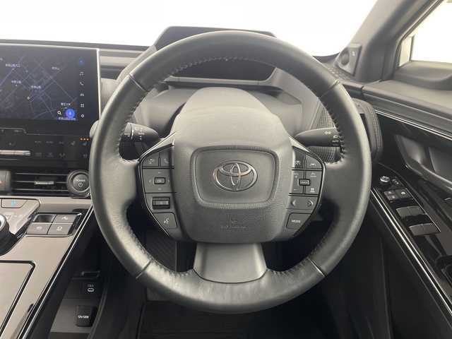 トヨタ ｂＺ４Ｘ Z 埼玉県 2022(令4)年 1.7万km プラチナホワイトパールマイカ JBLサウンドシステム/純正ディスプレイオーディオ/　(Bluetooth/Miracast/USB/FM/AM)/フルセグテレビ/全方位カメラ/ビルトインETC2.0/ドライブレコーダー/パワーバックドア/ブラインドスポットモニター/レザーシート/デジタルインナーミラー/パーキングアシスト/レーダークルーズコントロール/衝突被害軽減ブレーキ/車線逸脱警報/クリアランスソナー/パワーシート/エアーシート/シートヒーター/ステアリングヒーター/電子パーキングシステム/ブレーキホールド/プッシュスタート/オートLEDライト/オートハイビーム/純正フロアマット/純正20インチアルミホイール