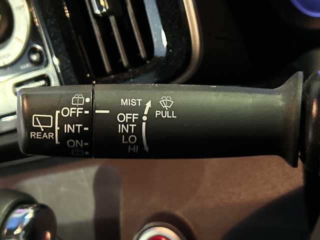 ホンダ Ｎ ＯＮＥ プレミアム 茨城県 2013(平25)年 6.1万km クリスタルブラックパール 純正オーディオ/(CD・USB・ラジオ再生)/オートライト/LEDヘッドライト/HONDA製15inアルミホイール/純正AW付サマータイヤ車載/スマートキー/取扱説明書/保証書