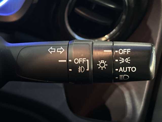 ホンダ Ｎ ＯＮＥ プレミアム 茨城県 2013(平25)年 6.1万km クリスタルブラックパール 純正オーディオ/(CD・USB・ラジオ再生)/オートライト/LEDヘッドライト/HONDA製15inアルミホイール/純正AW付サマータイヤ車載/スマートキー/取扱説明書/保証書