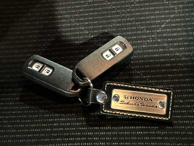 ホンダ Ｎ ＯＮＥ プレミアム 茨城県 2013(平25)年 6.1万km クリスタルブラックパール 純正オーディオ/(CD・USB・ラジオ再生)/オートライト/LEDヘッドライト/HONDA製15inアルミホイール/純正AW付サマータイヤ車載/スマートキー/取扱説明書/保証書