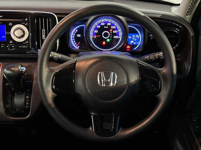 ホンダ Ｎ ＯＮＥ プレミアム 茨城県 2013(平25)年 6.1万km クリスタルブラックパール 純正オーディオ/(CD・USB・ラジオ再生)/オートライト/LEDヘッドライト/HONDA製15inアルミホイール/純正AW付サマータイヤ車載/スマートキー/取扱説明書/保証書