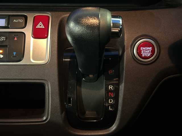 ホンダ Ｎ ＯＮＥ プレミアム 茨城県 2013(平25)年 6.1万km クリスタルブラックパール 純正オーディオ/(CD・USB・ラジオ再生)/オートライト/LEDヘッドライト/HONDA製15inアルミホイール/純正AW付サマータイヤ車載/スマートキー/取扱説明書/保証書