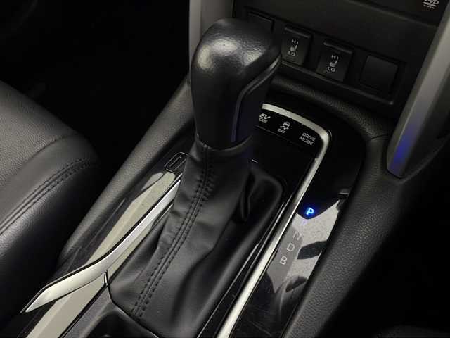 トヨタ カローラ クロス ハイブリッド Z 愛知県 2022(令4)年 6万km プラチナホワイトパールマイカ 純正9型ディスプレイオーディオ/AM/FM/CD/DVD/USB/BT/Miracast/フルセグ/Apple Car Play/Android Auto/スマートキー＆プッシュスタート/バックカメラ/モデリスタエアロ（フロント、リヤ、サイド）/ＤＶＤデッキ/ビルトインＥＴＣ2.0/パワーシート/電動格納ウィンカーミラー/ハーフレザーシート/シートヒーター(D/N席)/革巻きステアリング/ドライブレコーダー/Toyota Safety Sense/LTA/PCS/PKSB/RSA/LEDオートヘッドライト/LEDフォグライト/18インチ純正アルミホイール