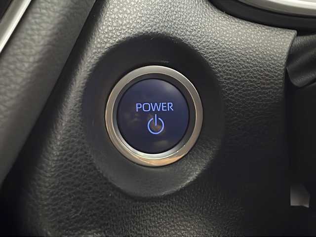 トヨタ カローラ クロス ハイブリッド Z 愛知県 2022(令4)年 6万km プラチナホワイトパールマイカ 純正9型ディスプレイオーディオ/AM/FM/CD/DVD/USB/BT/Miracast/フルセグ/Apple Car Play/Android Auto/スマートキー＆プッシュスタート/バックカメラ/モデリスタエアロ（フロント、リヤ、サイド）/ＤＶＤデッキ/ビルトインＥＴＣ2.0/パワーシート/電動格納ウィンカーミラー/ハーフレザーシート/シートヒーター(D/N席)/革巻きステアリング/ドライブレコーダー/Toyota Safety Sense/LTA/PCS/PKSB/RSA/LEDオートヘッドライト/LEDフォグライト/18インチ純正アルミホイール