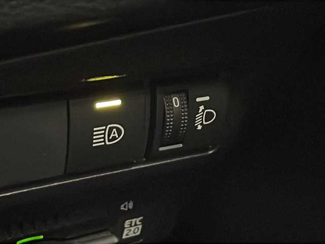 トヨタ カローラ クロス ハイブリッド Z 愛知県 2022(令4)年 6万km プラチナホワイトパールマイカ 純正9型ディスプレイオーディオ/AM/FM/CD/DVD/USB/BT/Miracast/フルセグ/Apple Car Play/Android Auto/スマートキー＆プッシュスタート/バックカメラ/モデリスタエアロ（フロント、リヤ、サイド）/ＤＶＤデッキ/ビルトインＥＴＣ2.0/パワーシート/電動格納ウィンカーミラー/ハーフレザーシート/シートヒーター(D/N席)/革巻きステアリング/ドライブレコーダー/Toyota Safety Sense/LTA/PCS/PKSB/RSA/LEDオートヘッドライト/LEDフォグライト/18インチ純正アルミホイール