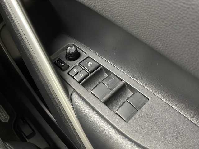 トヨタ カローラ クロス ハイブリッド Z 愛知県 2022(令4)年 6万km プラチナホワイトパールマイカ 純正9型ディスプレイオーディオ/AM/FM/CD/DVD/USB/BT/Miracast/フルセグ/Apple Car Play/Android Auto/スマートキー＆プッシュスタート/バックカメラ/モデリスタエアロ（フロント、リヤ、サイド）/ＤＶＤデッキ/ビルトインＥＴＣ2.0/パワーシート/電動格納ウィンカーミラー/ハーフレザーシート/シートヒーター(D/N席)/革巻きステアリング/ドライブレコーダー/Toyota Safety Sense/LTA/PCS/PKSB/RSA/LEDオートヘッドライト/LEDフォグライト/18インチ純正アルミホイール