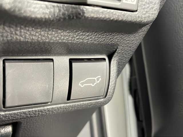 トヨタ カローラ クロス ハイブリッド Z 愛知県 2022(令4)年 6万km プラチナホワイトパールマイカ 純正9型ディスプレイオーディオ/AM/FM/CD/DVD/USB/BT/Miracast/フルセグ/Apple Car Play/Android Auto/スマートキー＆プッシュスタート/バックカメラ/モデリスタエアロ（フロント、リヤ、サイド）/ＤＶＤデッキ/ビルトインＥＴＣ2.0/パワーシート/電動格納ウィンカーミラー/ハーフレザーシート/シートヒーター(D/N席)/革巻きステアリング/ドライブレコーダー/Toyota Safety Sense/LTA/PCS/PKSB/RSA/LEDオートヘッドライト/LEDフォグライト/18インチ純正アルミホイール