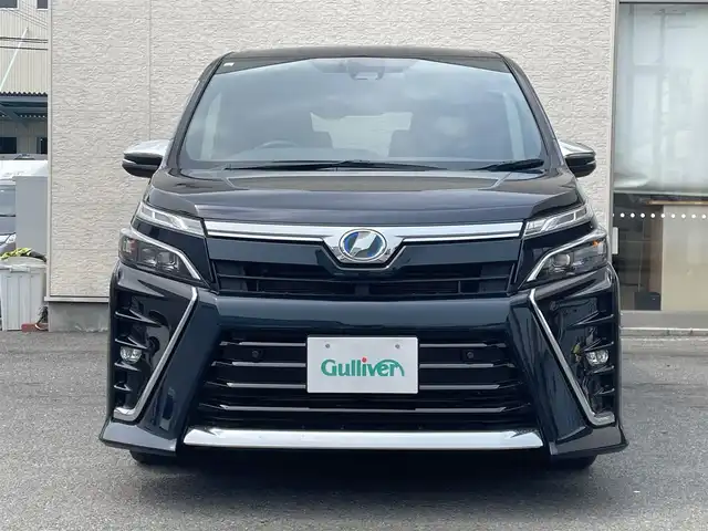 トヨタ ヴォクシー ハイブリッド ZS 煌Ⅱ 大阪府 2019(令1)年 4.5万km ブラッキッシュアゲハガラスフレーク T-Connect１０インチナビ（NSZN-Z68T）/純正12.1インチフリップダウンモニター（V12T-R68C)/クルーズコントロール/バックモニター/両側パワースライドドア/前後コーナーセンサー/衝突軽減システム/レーンキープアシスト/前席シートヒーター/後席サンシェード/純正ドライブレコーダー/純正ＥＴＣ/純正16インチAW/保証書/取り扱い説明書/スペアキーX1