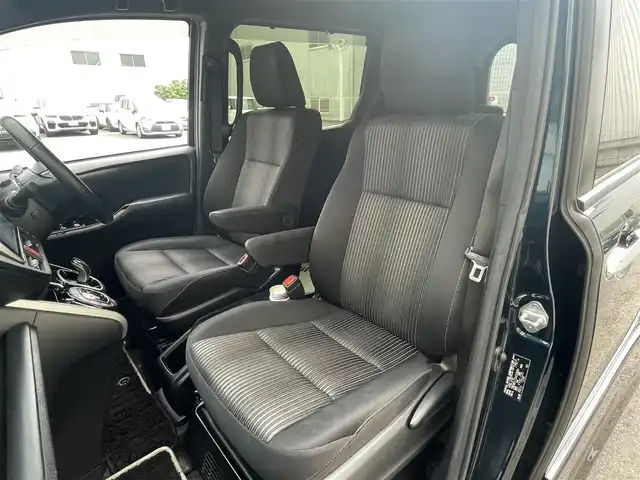 トヨタ ヴォクシー ハイブリッド ZS 煌Ⅱ 大阪府 2019(令1)年 4.5万km ブラッキッシュアゲハガラスフレーク T-Connect１０インチナビ（NSZN-Z68T）/純正12.1インチフリップダウンモニター（V12T-R68C)/クルーズコントロール/バックモニター/両側パワースライドドア/前後コーナーセンサー/衝突軽減システム/レーンキープアシスト/前席シートヒーター/後席サンシェード/純正ドライブレコーダー/純正ＥＴＣ/純正16インチAW/保証書/取り扱い説明書/スペアキーX1
