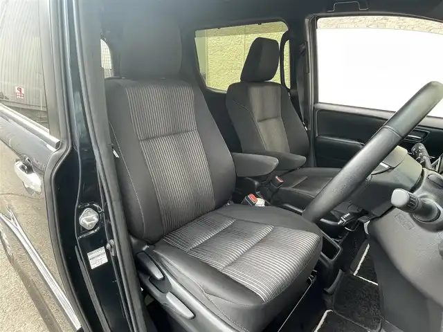 トヨタ ヴォクシー ハイブリッド ZS 煌Ⅱ 大阪府 2019(令1)年 4.5万km ブラッキッシュアゲハガラスフレーク T-Connect１０インチナビ（NSZN-Z68T）/純正12.1インチフリップダウンモニター（V12T-R68C)/クルーズコントロール/バックモニター/両側パワースライドドア/前後コーナーセンサー/衝突軽減システム/レーンキープアシスト/前席シートヒーター/後席サンシェード/純正ドライブレコーダー/純正ＥＴＣ/純正16インチAW/保証書/取り扱い説明書/スペアキーX1
