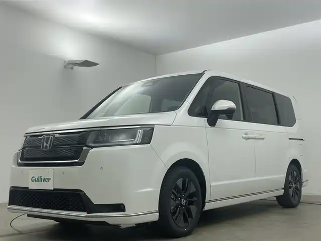 ホンダ ステップワゴン スパーダ eHEV 岡山県 2025(令7)年 0.1万km未満 プラチナホワイトパール 登録済未使用車	/純正11.4インチメモリナビゲーション		/【フルセグ/Bluetooth/DVD/MSV/MSP】		/バックカメラ/純正16inアルミホイール+サマータイヤ：装着			/フロント・サイド・リアエアロパーツ		/レーダークルーズコントロール			/LEDヘッドライト（AUTO機能付き）		/シートヒーター		/横滑り防止機能		/衝突軽減システム		/車線逸脱防止システム				/スマートキー		/ステアリングスイッチ		/プッシュスタート		/コーナーセンサー				/新車保証書		/取扱説明書		/スペアキー×１