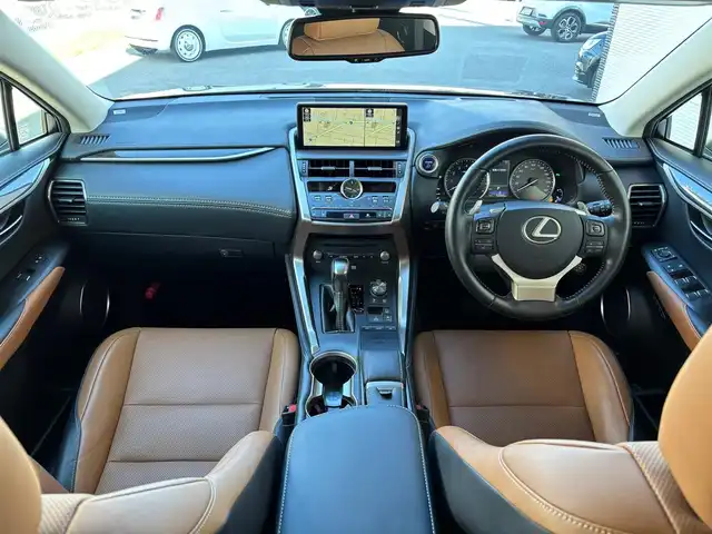 レクサス ＮＸ 300h バージョンL 山梨県 2018(平30)年 5.8万km アンバークリスタルシャイン 純正ナビ/　（フルセグTV/CD/DVD/BT）/マークレビンソン/パノラミックビューモニター/レーダークルーズコントロール/SR/三眼LED/HUD/BSM/PCS/ETC/茶革/シートヒーター/ベンチレーション/パワーバックドア/純正18インチAW