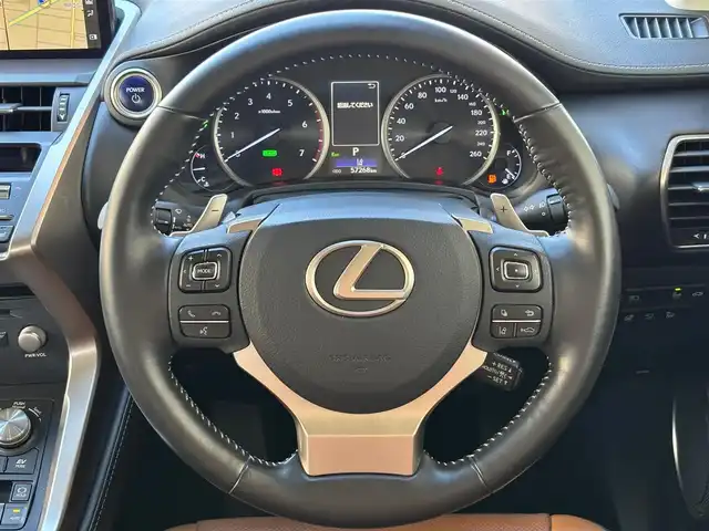 レクサス ＮＸ 300h バージョンL 山梨県 2018(平30)年 5.8万km アンバークリスタルシャイン 純正ナビ/　（フルセグTV/CD/DVD/BT）/マークレビンソン/パノラミックビューモニター/レーダークルーズコントロール/SR/三眼LED/HUD/BSM/PCS/ETC/茶革/シートヒーター/ベンチレーション/パワーバックドア/純正18インチAW