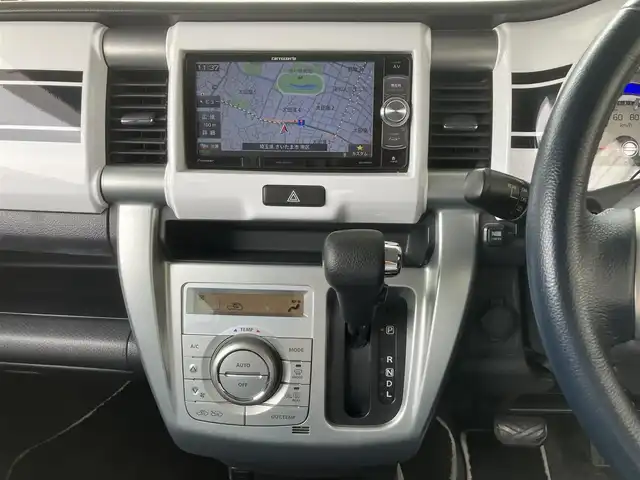 スズキ ハスラー X ターボ 埼玉県 2018(平30)年 8.4万km ピュアホワイトP ワンオーナー/社外ナビオーディー/型番：AVIC-RW901ZS/（フルセグTV/BT/CD/DVD/FM/AM）/ビルトインETC/アイドリングストップ/衝突被害軽減ブレーキ/バックカメラ/車線逸脱防止機能/ステアリングリモコン/D席/N席シートヒーター/オートライト/フォグライト/デニムシートカバー/プッシュすチャート/スマートキー（スペアキーあり）/車両、ナビオーディオ取説あり/ドアバイザー/電装格納ミラー