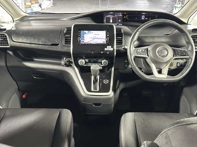 日産 セレナ ハイウェイスター Vセレクション 沖縄県 2018(平30)年 6.6万km ダイヤモンドブラック 禁煙車　/純正ナビ　（MM318D-W)/（フルセグＴＶ　Ｂｌｕｅｔｏｏｔｈ接続　ＣＤ　ＤＶＤ再生）/全方位カメラ　/パーキングアシスト　/両側パワースライド　/前後ドライブレコーダー/ビルトインＥＴＣ　/クルーズコントロール　/コーナーセンサー/後席エアコン/ウォークスルー/LＥＤヘッドライト/オートライト/フォグライト/純正フロアマット