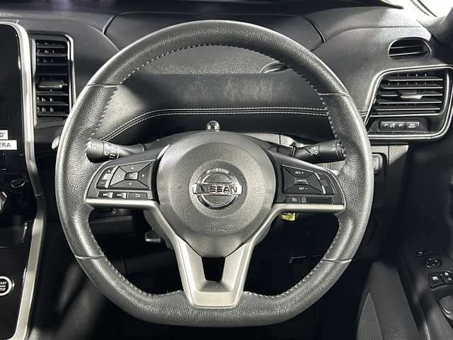 日産 セレナ ハイウェイスター Vセレクション 沖縄県 2018(平30)年 6.6万km ダイヤモンドブラック 禁煙車　/純正ナビ　（MM318D-W)/（フルセグＴＶ　Ｂｌｕｅｔｏｏｔｈ接続　ＣＤ　ＤＶＤ再生）/全方位カメラ　/パーキングアシスト　/両側パワースライド　/前後ドライブレコーダー/ビルトインＥＴＣ　/クルーズコントロール　/コーナーセンサー/後席エアコン/ウォークスルー/LＥＤヘッドライト/オートライト/フォグライト/純正フロアマット