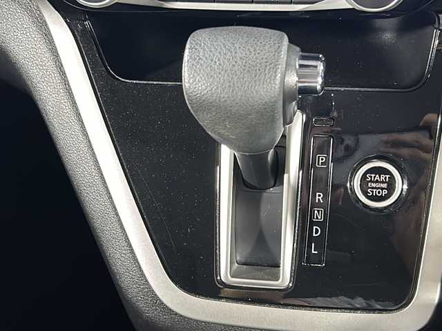 日産 セレナ ハイウェイスター Vセレクション 沖縄県 2018(平30)年 6.6万km ダイヤモンドブラック 禁煙車　/純正ナビ　（MM318D-W)/（フルセグＴＶ　Ｂｌｕｅｔｏｏｔｈ接続　ＣＤ　ＤＶＤ再生）/全方位カメラ　/パーキングアシスト　/両側パワースライド　/前後ドライブレコーダー/ビルトインＥＴＣ　/クルーズコントロール　/コーナーセンサー/後席エアコン/ウォークスルー/LＥＤヘッドライト/オートライト/フォグライト/純正フロアマット
