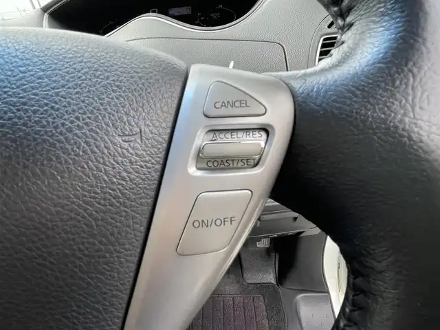 日産 セレナ HWS S HV Vセレ +Sefty 熊本県 2015(平27)年 7.9万km ブリリアントホワイトパール (株)IDOMが運営する【じしゃロン熊本店】の自社ローン専用車両になります。こちらは現金またはオートローンご利用時の価格です。自社ローンご希望の方は別途その旨お申付け下さい　/純正ナビ/純正フリップダウンモニター/バックカメラ/フルセグテレビ/DVD/CD/Bluetooth接続/ビルトインETC/両側パワースライドドア/クルーズコントロール/コーナーセンサー/LEDヘッドライト/オートライト/スマートキー/純正アルミホイール