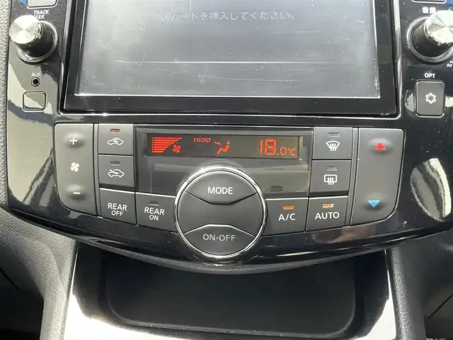 日産 セレナ HWS S HV Vセレ +Sefty 熊本県 2015(平27)年 7.9万km ブリリアントホワイトパール (株)IDOMが運営する【じしゃロン熊本店】の自社ローン専用車両になります。こちらは現金またはオートローンご利用時の価格です。自社ローンご希望の方は別途その旨お申付け下さい　/純正ナビ/純正フリップダウンモニター/バックカメラ/フルセグテレビ/DVD/CD/Bluetooth接続/ビルトインETC/両側パワースライドドア/クルーズコントロール/コーナーセンサー/LEDヘッドライト/オートライト/スマートキー/純正アルミホイール