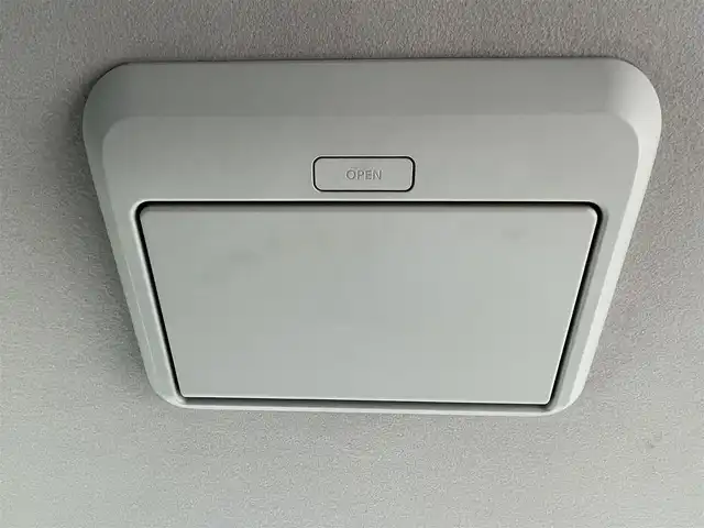 日産 セレナ HWS S HV Vセレ +Sefty 熊本県 2015(平27)年 7.9万km ブリリアントホワイトパール (株)IDOMが運営する【じしゃロン熊本店】の自社ローン専用車両になります。こちらは現金またはオートローンご利用時の価格です。自社ローンご希望の方は別途その旨お申付け下さい　/純正ナビ/純正フリップダウンモニター/バックカメラ/フルセグテレビ/DVD/CD/Bluetooth接続/ビルトインETC/両側パワースライドドア/クルーズコントロール/コーナーセンサー/LEDヘッドライト/オートライト/スマートキー/純正アルミホイール