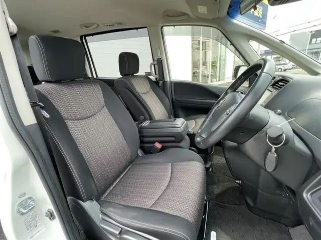 日産 セレナ HWS S HV Vセレ +Sefty 熊本県 2015(平27)年 7.9万km ブリリアントホワイトパール (株)IDOMが運営する【じしゃロン熊本店】の自社ローン専用車両になります。こちらは現金またはオートローンご利用時の価格です。自社ローンご希望の方は別途その旨お申付け下さい　/純正ナビ/純正フリップダウンモニター/バックカメラ/フルセグテレビ/DVD/CD/Bluetooth接続/ビルトインETC/両側パワースライドドア/クルーズコントロール/コーナーセンサー/LEDヘッドライト/オートライト/スマートキー/純正アルミホイール