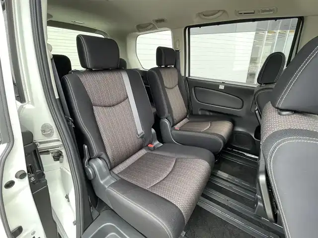 日産 セレナ HWS S HV Vセレ +Sefty 熊本県 2015(平27)年 7.9万km ブリリアントホワイトパール (株)IDOMが運営する【じしゃロン熊本店】の自社ローン専用車両になります。こちらは現金またはオートローンご利用時の価格です。自社ローンご希望の方は別途その旨お申付け下さい　/純正ナビ/純正フリップダウンモニター/バックカメラ/フルセグテレビ/DVD/CD/Bluetooth接続/ビルトインETC/両側パワースライドドア/クルーズコントロール/コーナーセンサー/LEDヘッドライト/オートライト/スマートキー/純正アルミホイール