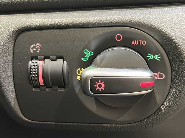 アウディ Ｑ３ 2．0 TFSI クワトロ 180PS 新潟県 2018(平30)年 1.9万km グレイシアホワイトメタリック パノラマサンルーフ/BOSEサラウンドサウンドシステム/コンビニエンスパッケージ/-アドバンストキーシステム/-アウディパーキングシステムリヤビューカメラ/LEDパッケージ/-LEDヘッドライト/-ヘッドライトウォッシャー/-LEDリヤダイナミックターンインディケーター/アシスタンスパッケージ/-クルーズコントロール/-アウディアクティブレーンアシスト/-ハイビームアシスト/MMIナビゲーション/-SSDナビゲーション/-CD/DVD/ミュージックサーバー/ラジオ/Bluetooth/フルセグ/純正ドライブレコーダー/GPSレーダー/レザーシート/フロントパワーシート/フロントシートヒーター/ETC/ドアバイザー/純正フロアマット（＋ゴムマット積込）