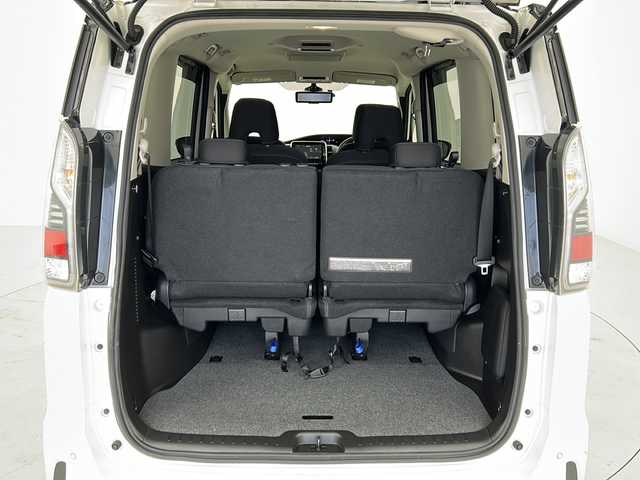 日産 セレナ e－パワー ハイウェイスター V 宮城県 2018(平30)年 6.5万km ブリリアントホワイトパール 2トーン プロパイロット/エマージェンシーブレーキ/インテリジェントパ０キングアシスト/エマージェンシーブレーキ/アラウンドビューモニター/インテリジェントデジタルミラー/純正フリップダウンモニター/純正9インチSDナビ/・BT.CD.DVD.SD.HDMI.AUX/フルセグTV/両側パワースライドドア/前席シートヒーター/革巻きステアリング/ステアリングスイッチ/ステアリングヒーター/ETC/ドライブレコーダー（F）/プッシュスタート/スマートキー/電動パーキングブレーキ/LEDヘッドライト/フォグライト/純正フロアマット/純正15inAW/冬タイヤ積込み（社外AW）/【195/65/15】/ドアバイザー/ロールサンシェード