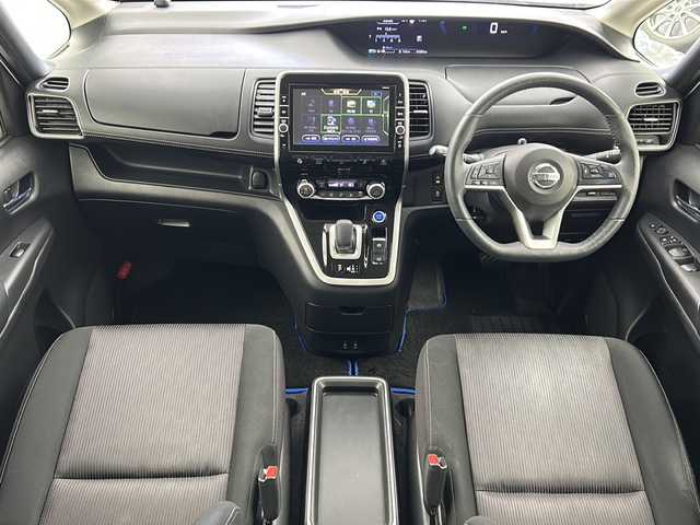 日産 セレナ e－パワー ハイウェイスター V 宮城県 2018(平30)年 6.5万km ブリリアントホワイトパール 2トーン プロパイロット/エマージェンシーブレーキ/インテリジェントパ０キングアシスト/エマージェンシーブレーキ/アラウンドビューモニター/インテリジェントデジタルミラー/純正フリップダウンモニター/純正9インチSDナビ/・BT.CD.DVD.SD.HDMI.AUX/フルセグTV/両側パワースライドドア/前席シートヒーター/革巻きステアリング/ステアリングスイッチ/ステアリングヒーター/ETC/ドライブレコーダー（F）/プッシュスタート/スマートキー/電動パーキングブレーキ/LEDヘッドライト/フォグライト/純正フロアマット/純正15inAW/冬タイヤ積込み（社外AW）/【195/65/15】/ドアバイザー/ロールサンシェード