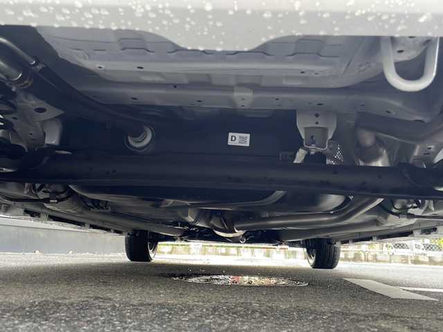 スズキ スペーシア カスタム HYBRID XS ターボ 山口県 2024(令6)年 0.5万km ピュアホワイトP 社外8インチナビ【AVIC-RL99】/・フルセグテレビ/・Bluetooth/・CD／DVD/両側パワースライドドア/ETC/ワンオーナー/レーダークルーズコントロール/シートヒーター【D＋N席】/USB充電口/タイプC充電口/ステアリングスイッチ/ステアリングホールド/ステアリングヒーター/パドルシフト/フルフラットシート/オットマン/助手席シートアンダーボックス/スズキセーフティサポート/・デュアルセンサーブレーキサポートII/・誤発信抑制機能/・後方誤発信抑制機能/・低速時ブレーキサポート（前進・後退）/・パーキングセンサー（フロント・リア）/・車線逸脱警報機能/・車線逸脱抑制機能/・ふらつき警報機能/・発進お知らせ機能/・標識認識機能/・ヘッドアップディスプレイ/・車線維持支援機能