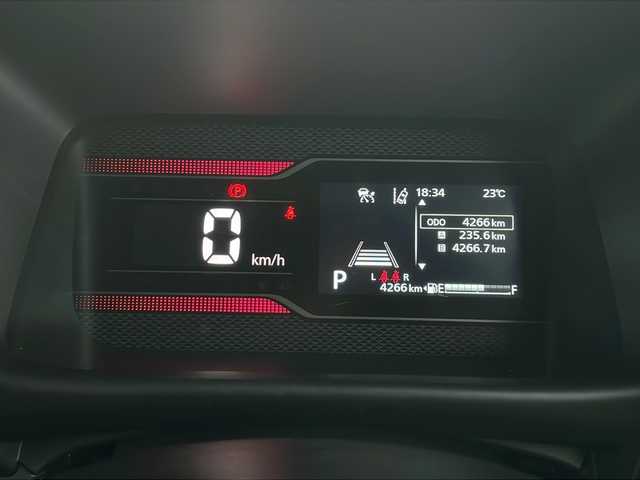 スズキ スペーシア カスタム HYBRID XS ターボ 山口県 2024(令6)年 0.5万km ピュアホワイトP 社外8インチナビ【AVIC-RL99】/・フルセグテレビ/・Bluetooth/・CD／DVD/両側パワースライドドア/ETC/ワンオーナー/レーダークルーズコントロール/シートヒーター【D＋N席】/USB充電口/タイプC充電口/ステアリングスイッチ/ステアリングホールド/ステアリングヒーター/パドルシフト/フルフラットシート/オットマン/助手席シートアンダーボックス/スズキセーフティサポート/・デュアルセンサーブレーキサポートII/・誤発信抑制機能/・後方誤発信抑制機能/・低速時ブレーキサポート（前進・後退）/・パーキングセンサー（フロント・リア）/・車線逸脱警報機能/・車線逸脱抑制機能/・ふらつき警報機能/・発進お知らせ機能/・標識認識機能/・ヘッドアップディスプレイ/・車線維持支援機能