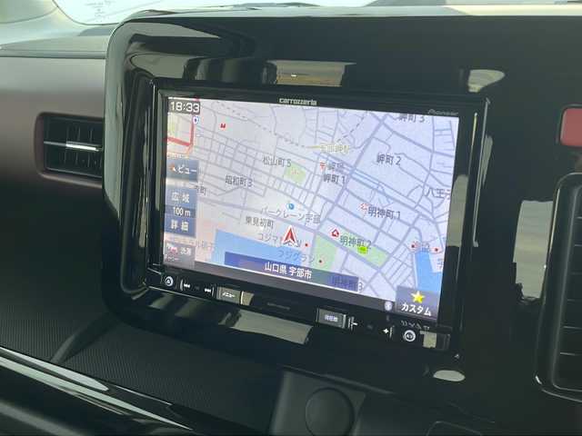スズキ スペーシア カスタム HYBRID XS ターボ 山口県 2024(令6)年 0.5万km ピュアホワイトP 社外8インチナビ【AVIC-RL99】/・フルセグテレビ/・Bluetooth/・CD／DVD/両側パワースライドドア/ETC/ワンオーナー/レーダークルーズコントロール/シートヒーター【D＋N席】/USB充電口/タイプC充電口/ステアリングスイッチ/ステアリングホールド/ステアリングヒーター/パドルシフト/フルフラットシート/オットマン/助手席シートアンダーボックス/スズキセーフティサポート/・デュアルセンサーブレーキサポートII/・誤発信抑制機能/・後方誤発信抑制機能/・低速時ブレーキサポート（前進・後退）/・パーキングセンサー（フロント・リア）/・車線逸脱警報機能/・車線逸脱抑制機能/・ふらつき警報機能/・発進お知らせ機能/・標識認識機能/・ヘッドアップディスプレイ/・車線維持支援機能