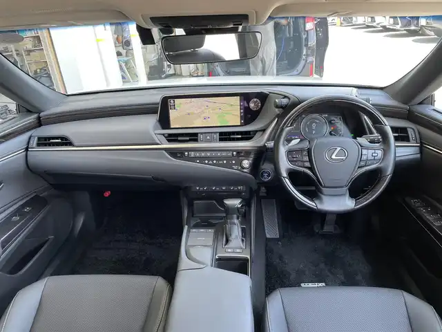 レクサス ＥＳ 300h 東京都 2021(令3)年 2.5万km ソニッククォーツ ムーンルーフ/純正ナビ/バックモニター/プリクラッシュセーフティ/レーントレーシング/ブラインドスポット/レーダークルーズコントロール/ベンチレーション/ＥＴＣ/パワーシート/ドライブレコーダー