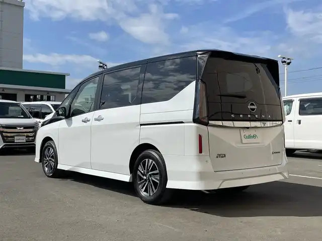 日産 セレナ e－パワー ハイウェイスター V 東京都 2025(令7)年 0.1千km 白Ⅱ e-POWER　ハイウエイスターV　ヘッドランプ オートレベライザー+アダプティブLEDヘッドライトシステム+インテリジェント アラウンドビューモニター（移動物 検知機能付）+インテリジェント ルームミラー+アドバンスドドライブアシストディスプレイ（12.3インチカラーディスプレイ）+統合型インターフェースディスプレイ+ワイヤレス充電器+6スピーカー+NissanConnectナビゲーションシステム（地デジ内蔵）+車載通信ユニット（TCU［Telematics Control Unit］）+ETC2.0ユニット（ビルトインタイプ）+ドライブレコーダー（前後セット）+プロパイロット（ナビリンク機能付）+プロパイロット緊急停止支援システム（SOSコール機能付）+SOSコール（488/400円）