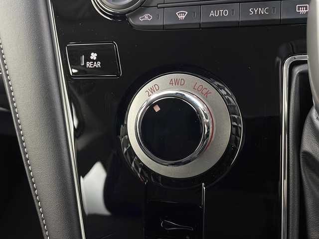 三菱 デリカＤ：５ シャモニー 栃木県 2025(令7)年 0.1千km シルバーⅡ 登録済み未使用車/12.8インチフリップダウンモニター/純正11インチメモリーナビ/ （BT/フルセグTV//CD/DVD/USB/HDMI/FM/AM)/全周囲カメラ/eーAssist/・前方衝突予測警報/・衝突被害軽減ブレーキシステム/・踏み間違い衝突防止アシスト/・車線逸脱警報システム/・車線逸脱防止支援機能/・オートマチックハイビーム/・先行者発進通知/・ふらつき警報/・標識認知/高速道路 同一車線運転支援機能 マイパイロット/レーダークルーズコントロール/ブラインドスポットモニター/両側電動スライドドア/ターボ/４WD/電動リアゲート/パワーシート(D席)/シートヒータ(D/N席)/ステアリングヒーター/パドルシフト/LEDヘッドライト/LEDフォグランプ/AC100V電源/18インチ純正アルミホイール/アイドリングストップ/プッシュスタート/カーテンエアバッグ/スマートキー×2本/保証書、取扱説明書