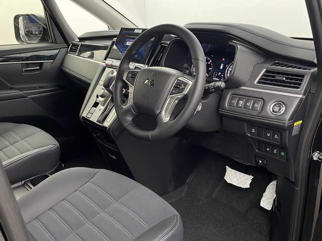 三菱 デリカＤ：５ シャモニー 栃木県 2025(令7)年 0.1千km シルバーⅡ 登録済み未使用車/12.8インチフリップダウンモニター/純正11インチメモリーナビ/ （BT/フルセグTV//CD/DVD/USB/HDMI/FM/AM)/全周囲カメラ/eーAssist/・前方衝突予測警報/・衝突被害軽減ブレーキシステム/・踏み間違い衝突防止アシスト/・車線逸脱警報システム/・車線逸脱防止支援機能/・オートマチックハイビーム/・先行者発進通知/・ふらつき警報/・標識認知/高速道路 同一車線運転支援機能 マイパイロット/レーダークルーズコントロール/ブラインドスポットモニター/両側電動スライドドア/ターボ/４WD/電動リアゲート/パワーシート(D席)/シートヒータ(D/N席)/ステアリングヒーター/パドルシフト/LEDヘッドライト/LEDフォグランプ/AC100V電源/18インチ純正アルミホイール/アイドリングストップ/プッシュスタート/カーテンエアバッグ/スマートキー×2本/保証書、取扱説明書