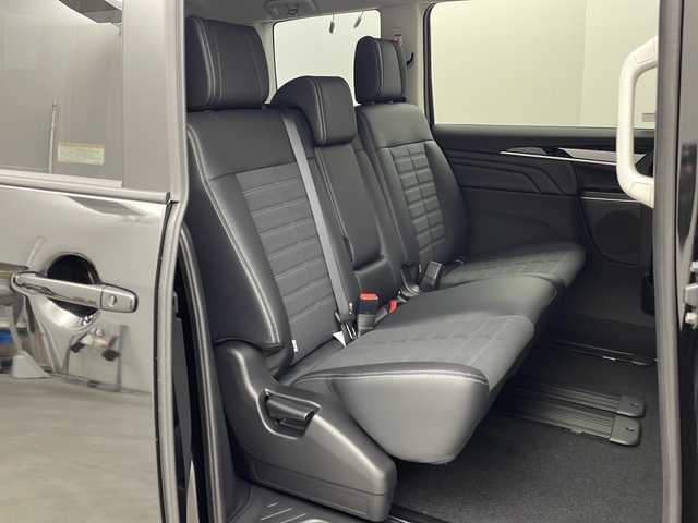 三菱 デリカＤ：５ シャモニー 栃木県 2025(令7)年 0.1千km シルバーⅡ 登録済み未使用車/12.8インチフリップダウンモニター/純正11インチメモリーナビ/ （BT/フルセグTV//CD/DVD/USB/HDMI/FM/AM)/全周囲カメラ/eーAssist/・前方衝突予測警報/・衝突被害軽減ブレーキシステム/・踏み間違い衝突防止アシスト/・車線逸脱警報システム/・車線逸脱防止支援機能/・オートマチックハイビーム/・先行者発進通知/・ふらつき警報/・標識認知/高速道路 同一車線運転支援機能 マイパイロット/レーダークルーズコントロール/ブラインドスポットモニター/両側電動スライドドア/ターボ/４WD/電動リアゲート/パワーシート(D席)/シートヒータ(D/N席)/ステアリングヒーター/パドルシフト/LEDヘッドライト/LEDフォグランプ/AC100V電源/18インチ純正アルミホイール/アイドリングストップ/プッシュスタート/カーテンエアバッグ/スマートキー×2本/保証書、取扱説明書