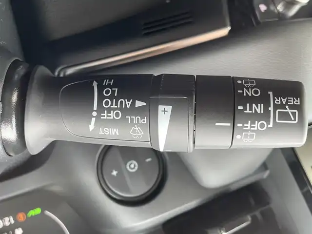 ホンダ ヴェゼル ハイブリッド e:HEV Z 大阪府 2025(令7)年 0.1千km プラチナホワイトパール ホンダセンシング/　・衝突軽減ブレーキ　CMBS/　・先行車発進お知らせ機能/　・アダプティブクルーズコントロール　ACC/　・車線維持支援システム　LKAS/　・トラフィックジャムアシスト/　・ブラインドスポットフォーメーション/　・誤発進抑制機能/　・後方お発進抑制機能/　・パーキングセンサーシステム/　・オートハイビーム/純正ディーラーOPナビ/　Bluetooth/フルセグ/FM/バックカメラ/パワーバックドア/LEDオートライト/フォグランプ/ハーフレザーシート/シートヒーター/ワイヤレス充電器/スマートキー/ビルトインETC/ステアリングスイッチ