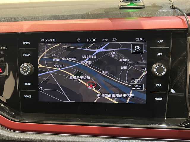 フォルクスワーゲン ポロＧＴＩ 新潟県 2020(令2)年 4.8万km ディープブラックパールエフェクト 社外ダウンサス/TWS鍛造アルミホイール17インチ/オプション/テクノロジーパッケージ/-Active Info Display/-ワイヤレスチャージング/DiscoverProパッケージ/-純正ナビ/(CD/DVD/Bluetooth/USB/CarPlay)/-ETC2.0/セーフティパッケージ/-レーンキープアシスト/-パークアシスト/-ブラインドスポットアシスト/-パークディスタンスコントロール/-リヤトラフィックアラート/主要装備/オールインセーフティ/-アダプティブクルーズコントロール/-リヤビューカメラ/-プリクラッシュブレーキシステム/ドライブレコーダー/レーダー探知機/パドルシフト/キーレスエントリー/LEDヘッドライト