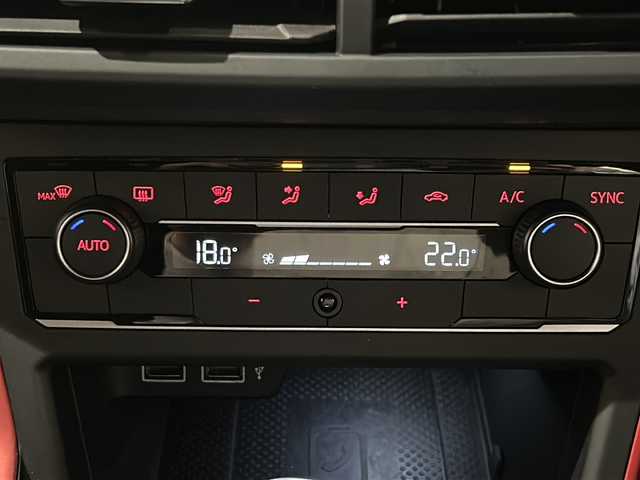 フォルクスワーゲン ポロＧＴＩ 新潟県 2020(令2)年 4.8万km ディープブラックパールエフェクト 社外ダウンサス/TWS鍛造アルミホイール17インチ/オプション/テクノロジーパッケージ/-Active Info Display/-ワイヤレスチャージング/DiscoverProパッケージ/-純正ナビ/(CD/DVD/Bluetooth/USB/CarPlay)/-ETC2.0/セーフティパッケージ/-レーンキープアシスト/-パークアシスト/-ブラインドスポットアシスト/-パークディスタンスコントロール/-リヤトラフィックアラート/主要装備/オールインセーフティ/-アダプティブクルーズコントロール/-リヤビューカメラ/-プリクラッシュブレーキシステム/ドライブレコーダー/レーダー探知機/パドルシフト/キーレスエントリー/LEDヘッドライト