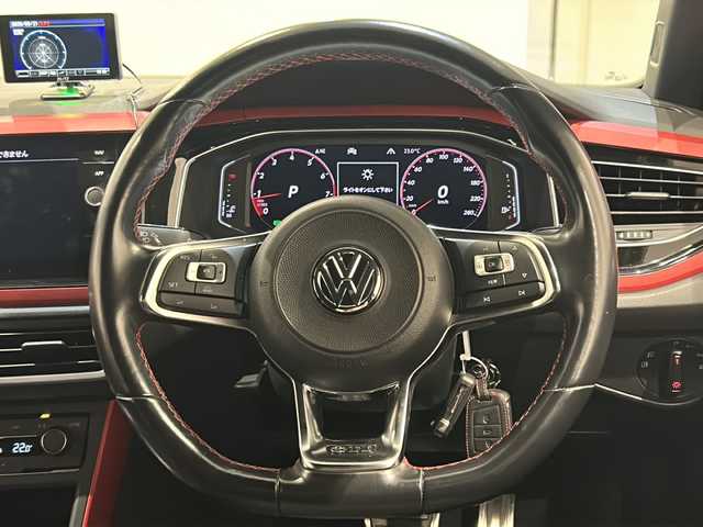 フォルクスワーゲン ポロＧＴＩ 新潟県 2020(令2)年 4.8万km ディープブラックパールエフェクト 社外ダウンサス/TWS鍛造アルミホイール17インチ/オプション/テクノロジーパッケージ/-Active Info Display/-ワイヤレスチャージング/DiscoverProパッケージ/-純正ナビ/(CD/DVD/Bluetooth/USB/CarPlay)/-ETC2.0/セーフティパッケージ/-レーンキープアシスト/-パークアシスト/-ブラインドスポットアシスト/-パークディスタンスコントロール/-リヤトラフィックアラート/主要装備/オールインセーフティ/-アダプティブクルーズコントロール/-リヤビューカメラ/-プリクラッシュブレーキシステム/ドライブレコーダー/レーダー探知機/パドルシフト/キーレスエントリー/LEDヘッドライト