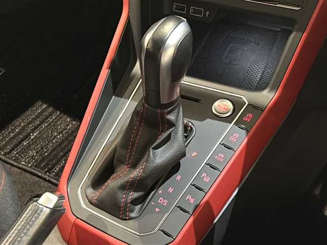 フォルクスワーゲン ポロＧＴＩ 新潟県 2020(令2)年 4.8万km ディープブラックパールエフェクト 社外ダウンサス/TWS鍛造アルミホイール17インチ/オプション/テクノロジーパッケージ/-Active Info Display/-ワイヤレスチャージング/DiscoverProパッケージ/-純正ナビ/(CD/DVD/Bluetooth/USB/CarPlay)/-ETC2.0/セーフティパッケージ/-レーンキープアシスト/-パークアシスト/-ブラインドスポットアシスト/-パークディスタンスコントロール/-リヤトラフィックアラート/主要装備/オールインセーフティ/-アダプティブクルーズコントロール/-リヤビューカメラ/-プリクラッシュブレーキシステム/ドライブレコーダー/レーダー探知機/パドルシフト/キーレスエントリー/LEDヘッドライト